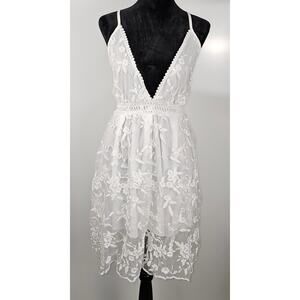 White lace dress szS no brand adjustable straps lined low cut